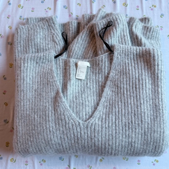 Gray V-Neck Women Sweater - Picture 1 of 2